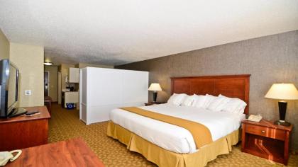 Holiday Inn Express Hotel & Suites Fort Atkinson an IHG Hotel - image 13