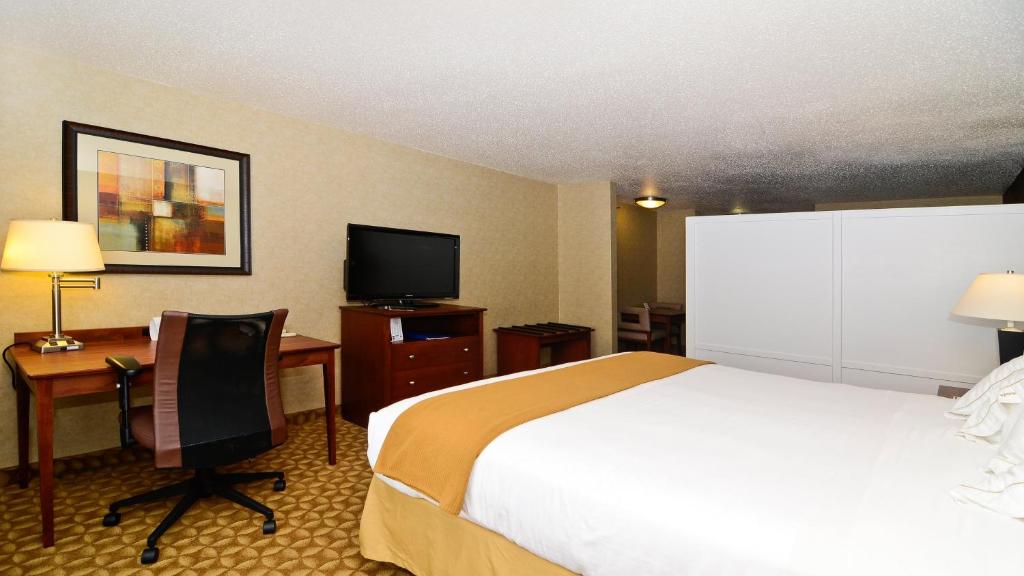 Holiday Inn Express Hotel & Suites Fort Atkinson an IHG Hotel - image 2