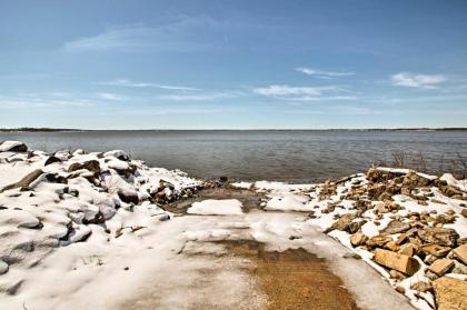 Fort Atkinson Cottage with Deck at Lake Koshkonong! - image 11