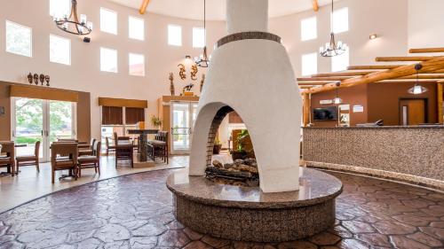 Best Western Kiva Inn - main image