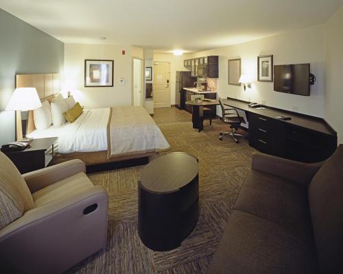 Candlewood Suites Fort Collins an IHG Hotel - image 5