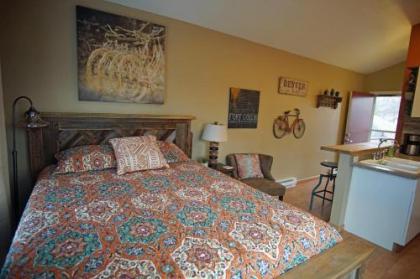 Industrial Old Town Bungalow with Free Cruiser Bikes Fort Collins