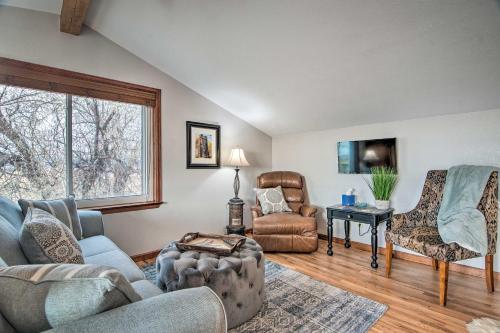 Lovely Barn Loft with Mtn Views on Horse Estate - image 3