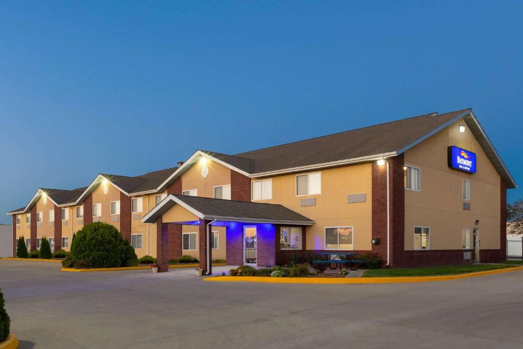 Baymont by Wyndham Fort Dodge - main image