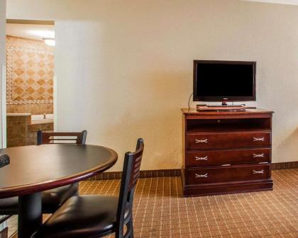 Quality Inn Fort Dodge - image 10