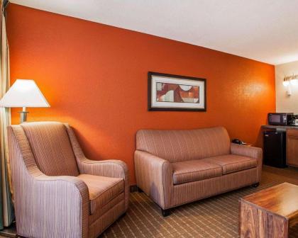 Quality Inn Fort Dodge - image 13