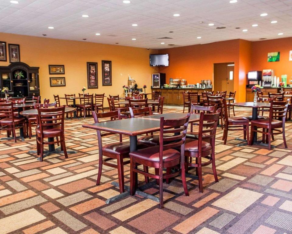 Quality Inn Fort Dodge - image 5