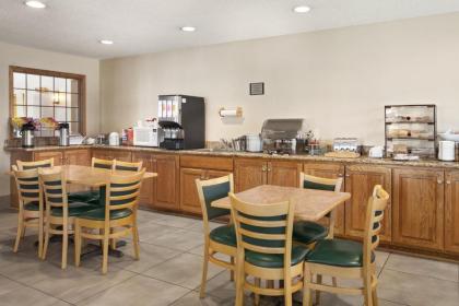 Country Inn & Suites by Radisson Fort Dodge IA - image 15