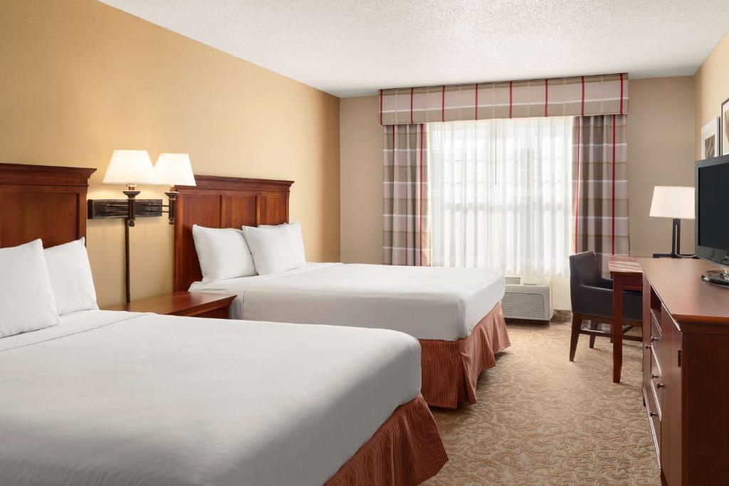 Country Inn & Suites by Radisson Fort Dodge IA - image 2