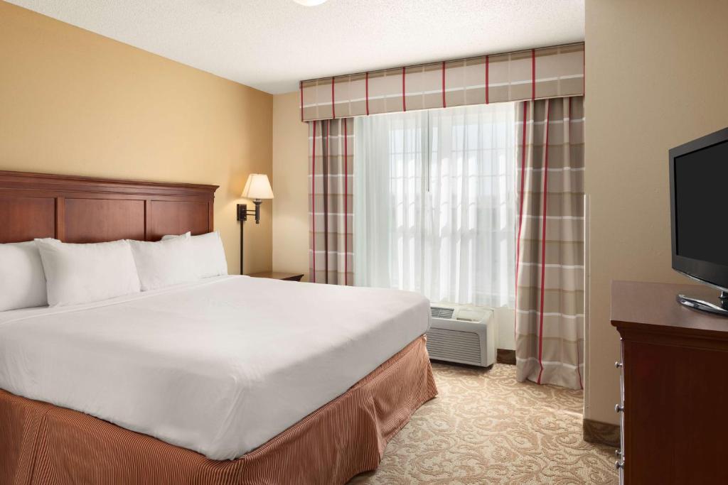 Country Inn & Suites by Radisson Fort Dodge IA - image 5