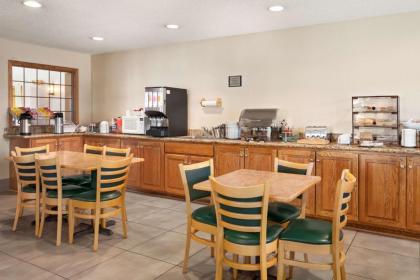 Country Inn & Suites by Radisson Fort Dodge IA - image 6