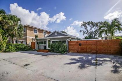 Modern Home with Shared Pool in Fort Lauderdale! - image 4