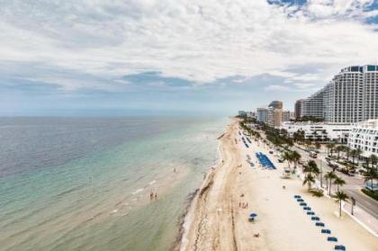 Luxe Waterfront Ft Lauderdale Condo with Beach and Pool - image 4