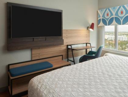 Tru By Hilton Fort Lauderdale Downtown-Flagler Village - image 6