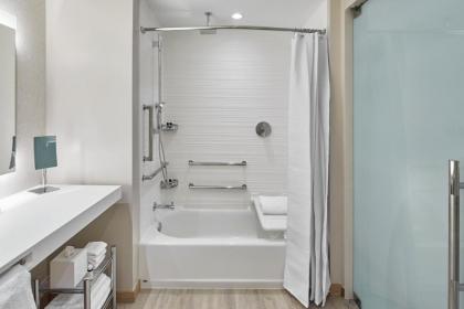 AC Hotel by Marriott Fort Lauderdale Beach - image 3