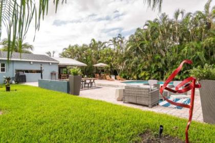 Breathtaking House and Backyard Near Wilton Manors - image 2