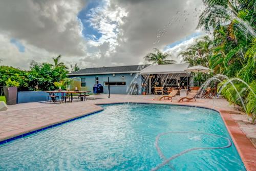 Breathtaking House and Backyard Near Wilton Manors - image 4