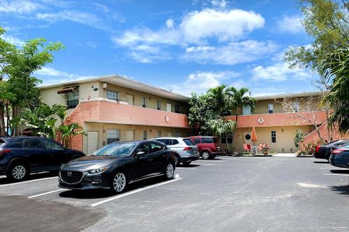 Cozy Stay at Wilton Manors by Angel Host - main image