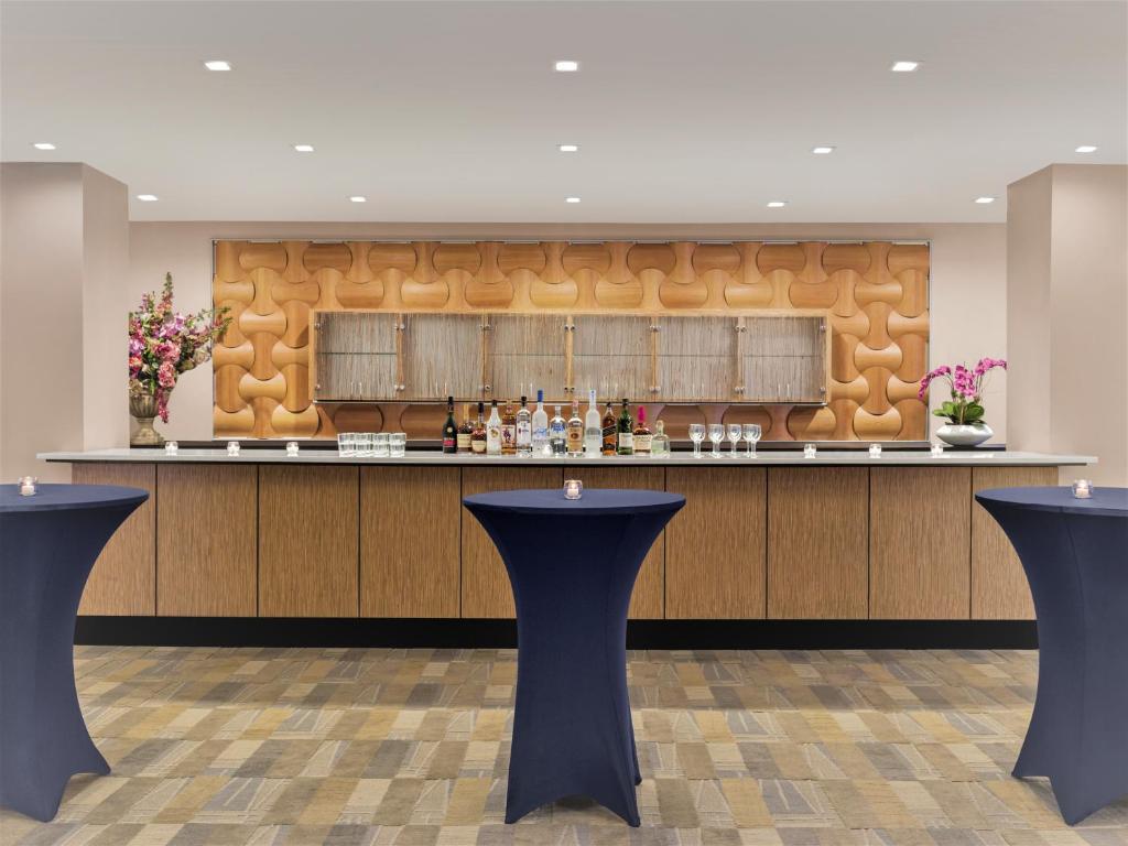 DoubleTree by Hilton Fort Lee/George Washington Bridge - image 7