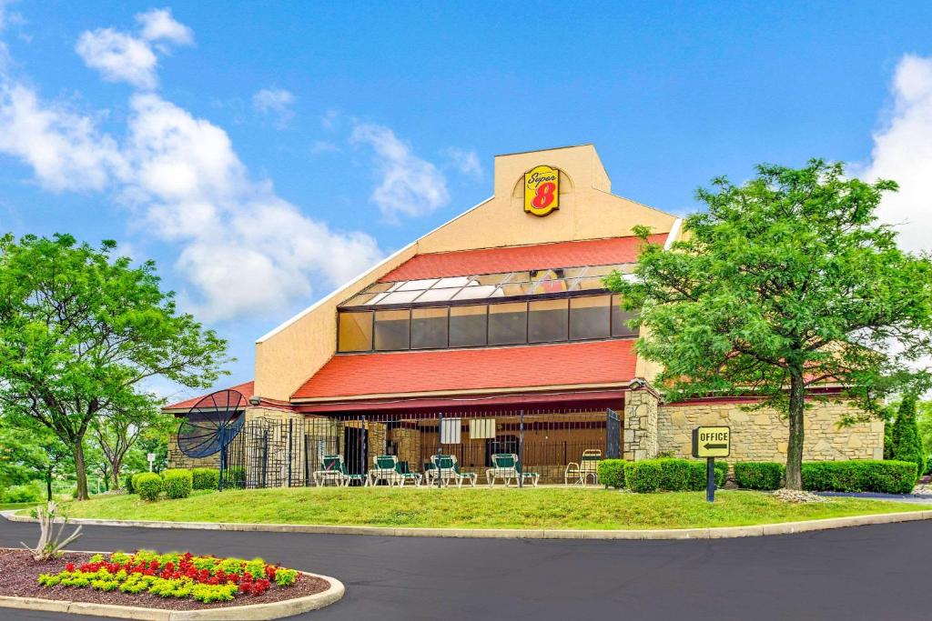 Super 8 by Wyndham Fort Mitchell Cincinnati Area - main image