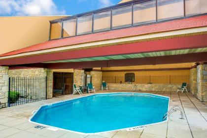 Super 8 by Wyndham Fort Mitchell Cincinnati Area - image 12