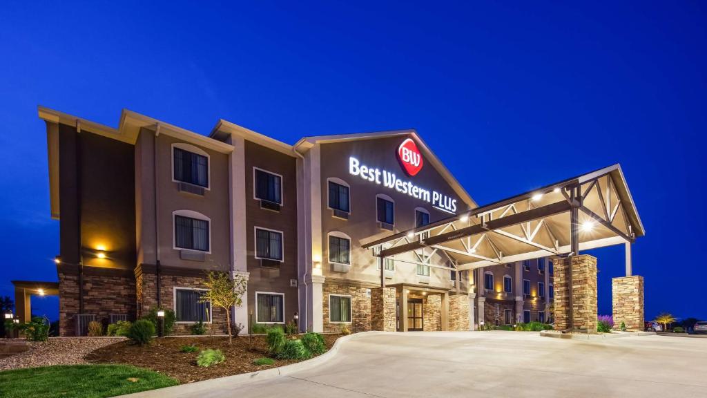 Best Western Plus Overland Inn - main image