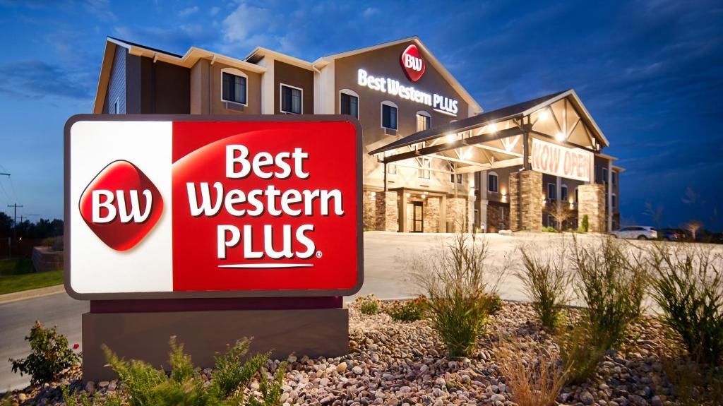 Best Western Plus Overland Inn - image 5