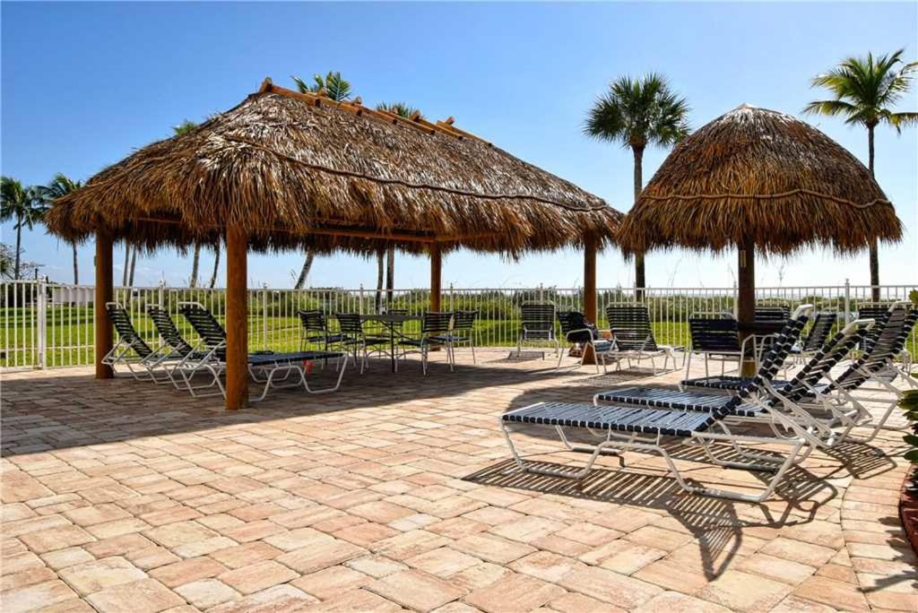 Sun Caper 208 Sleeps 6 Gulf Front 2 Bedrooms Elevator Heated Pool - image 3