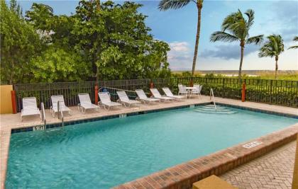 Estero Island Beach Villas 203 2 BR Gulf Front Heated Pool Sleeps 8 - image 3