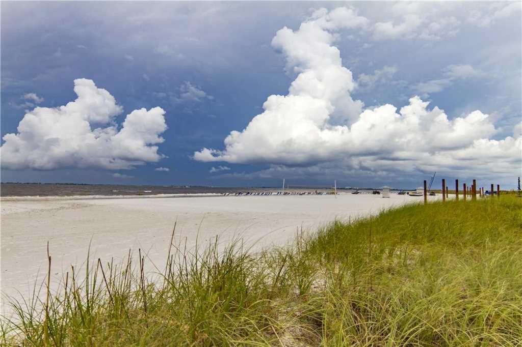 Estero Island Beach Villas 204 Sleeps 8 2 Bedrooms Gulf Front Heated Pool - image 3