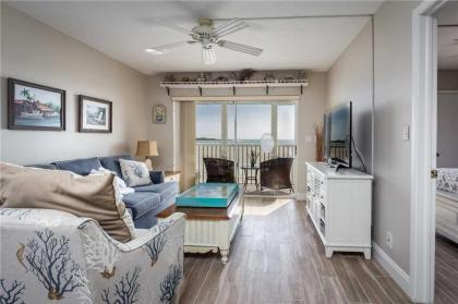 Castle Beach 105 Gulf Front 2 Bedrooms  Elevator Sleeps 6 Heated Pool Florida