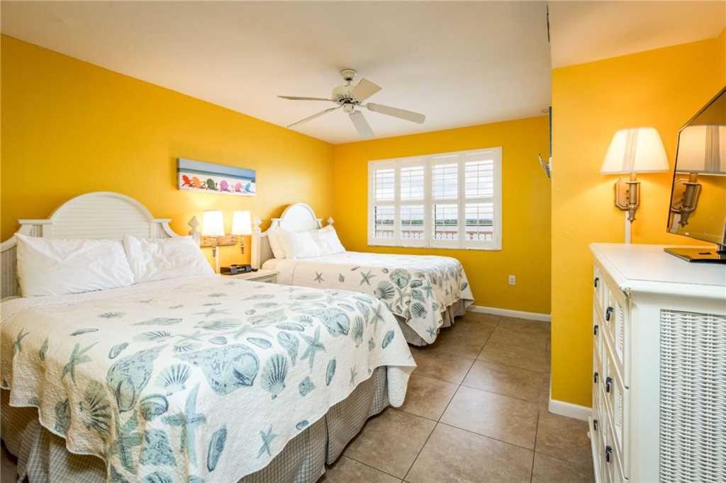 Estero Island Beach Villas 601 2 Bedrooms Beach Front WiFi Sleeps 6 - image 3