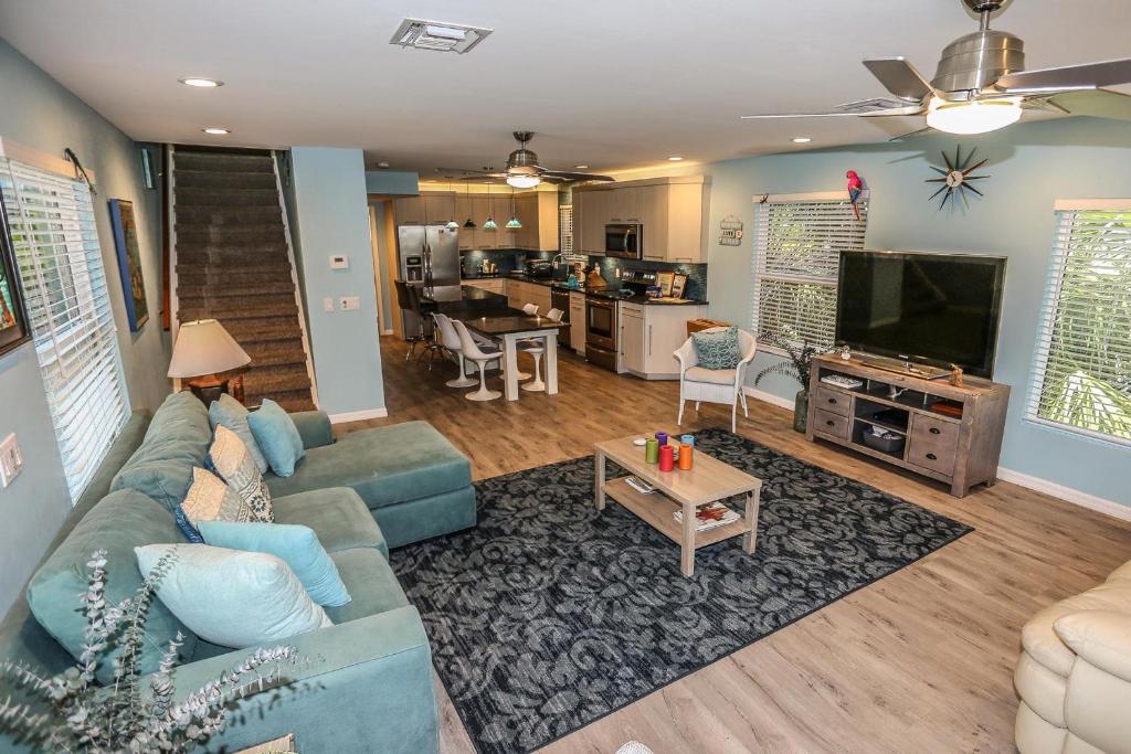 4230 Estero Blvd. - image 3