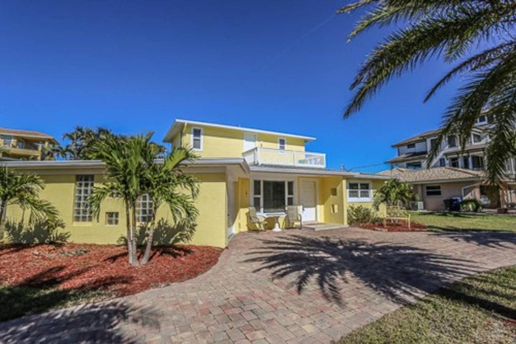 8211 Estero Blvd. - main image