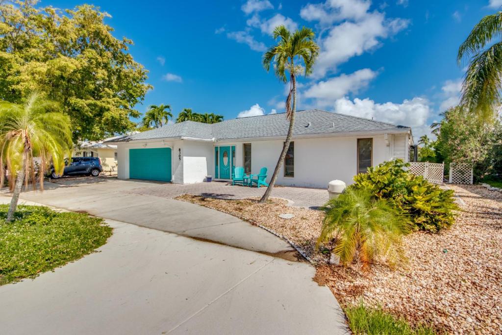 8305 Estero Boulevard - image 4