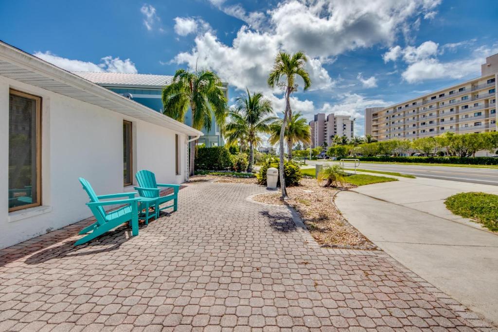 8305 Estero Boulevard - image 7