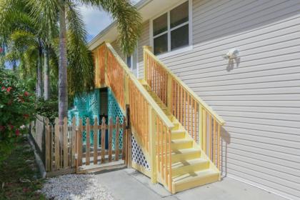 Waterfront close to Times Square Pier. Fishing dock & gazebo with hammock - image 11