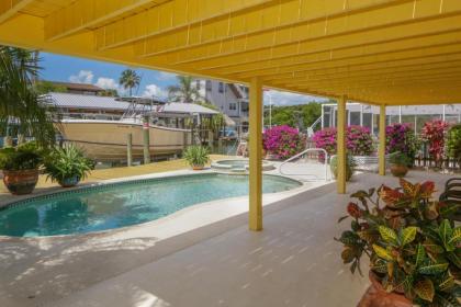 Waterfront close to Times Square Pier. Fishing dock & gazebo with hammock - image 2