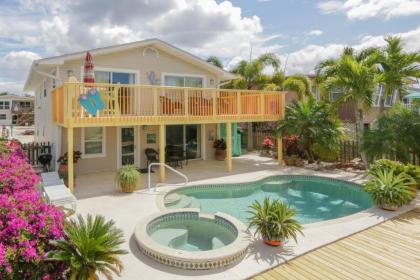 Waterfront close to Times Square Pier. Fishing dock & gazebo with hammock - image 4