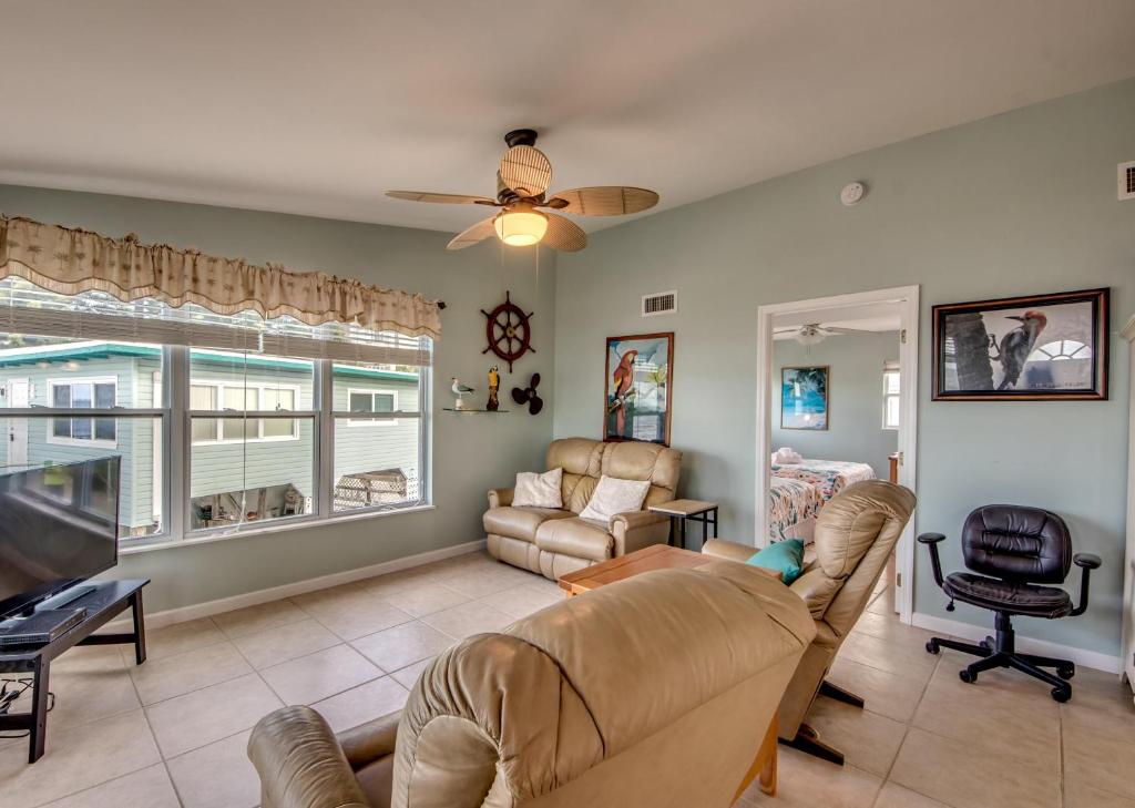 718 Estero Boulevard - image 3