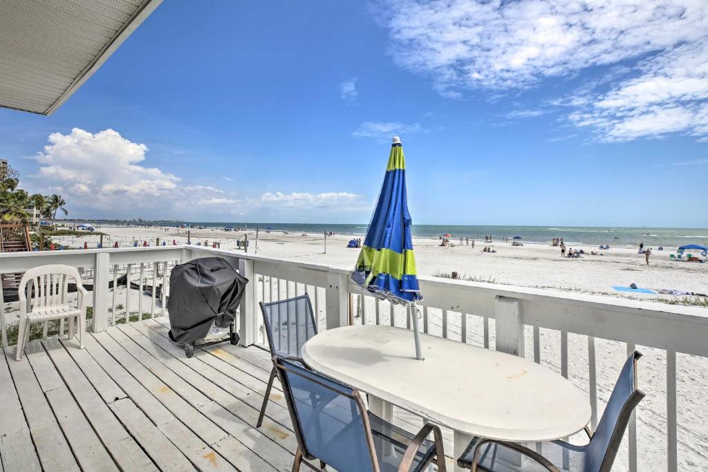 Fort Myers Beach House with Private Deck and Gulf Views - main image