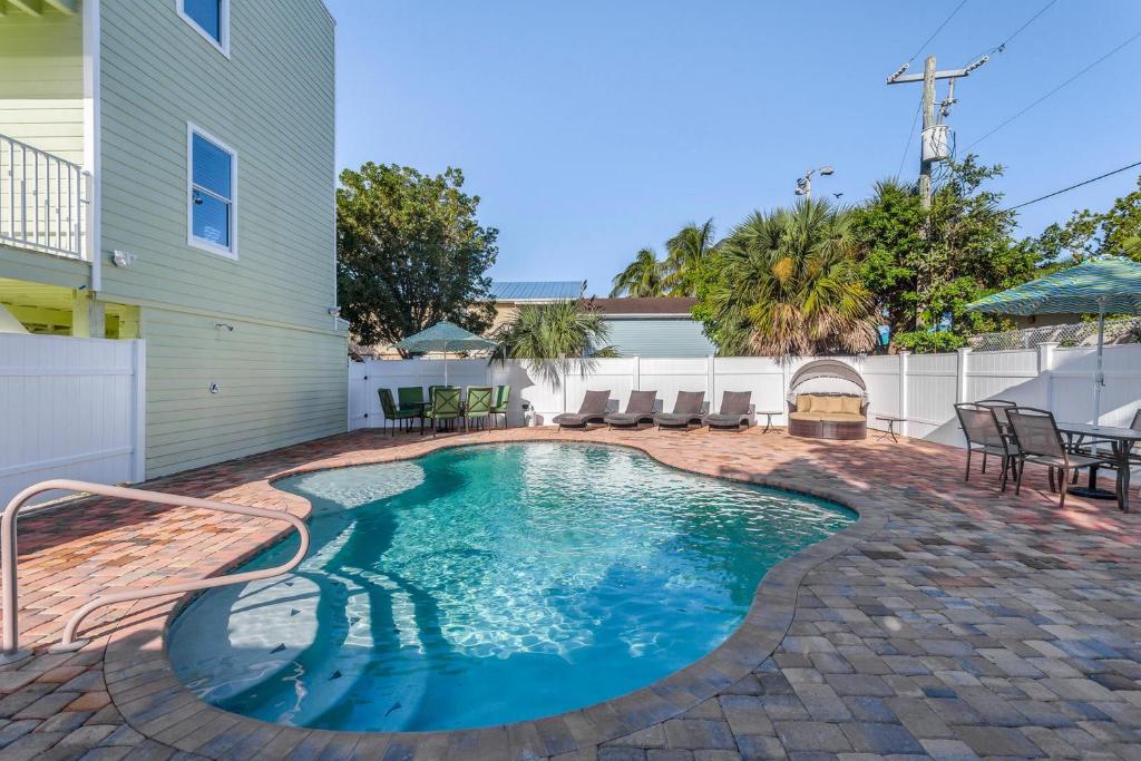 2633 Estero Blvd Duplex by Coastal Vacation Properties - image 3