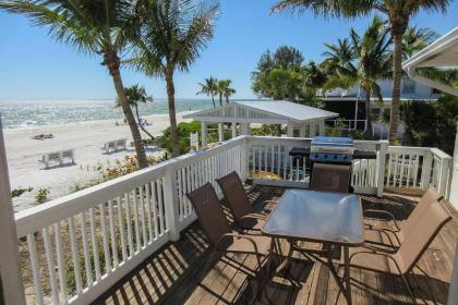 Mid-Island Beach House by Kathy Nesbit Vacations - image 12