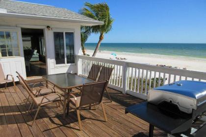 Mid-Island Beach House by Kathy Nesbit Vacations - image 14