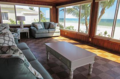 Mid-Island Beach House by Kathy Nesbit Vacations - image 6