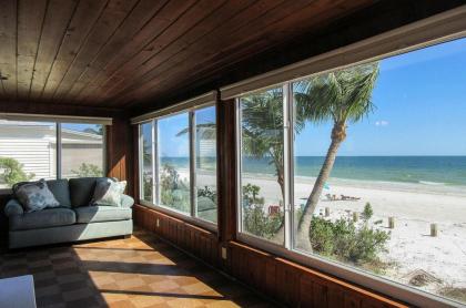 Mid-Island Beach House by Kathy Nesbit Vacations - image 9