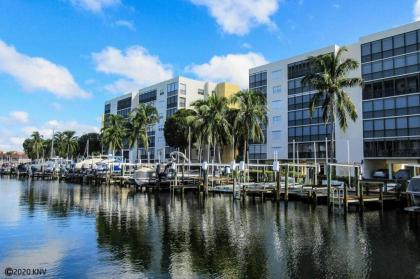 Hibiscus Pointe 314 by Kathy Nesbit Vacations Fort myers Beach