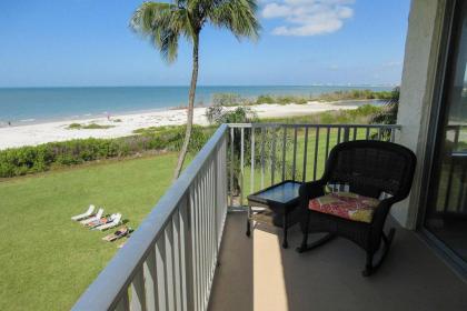 Estero Beach  tennis 303B by Kathy Nesbit Vacations