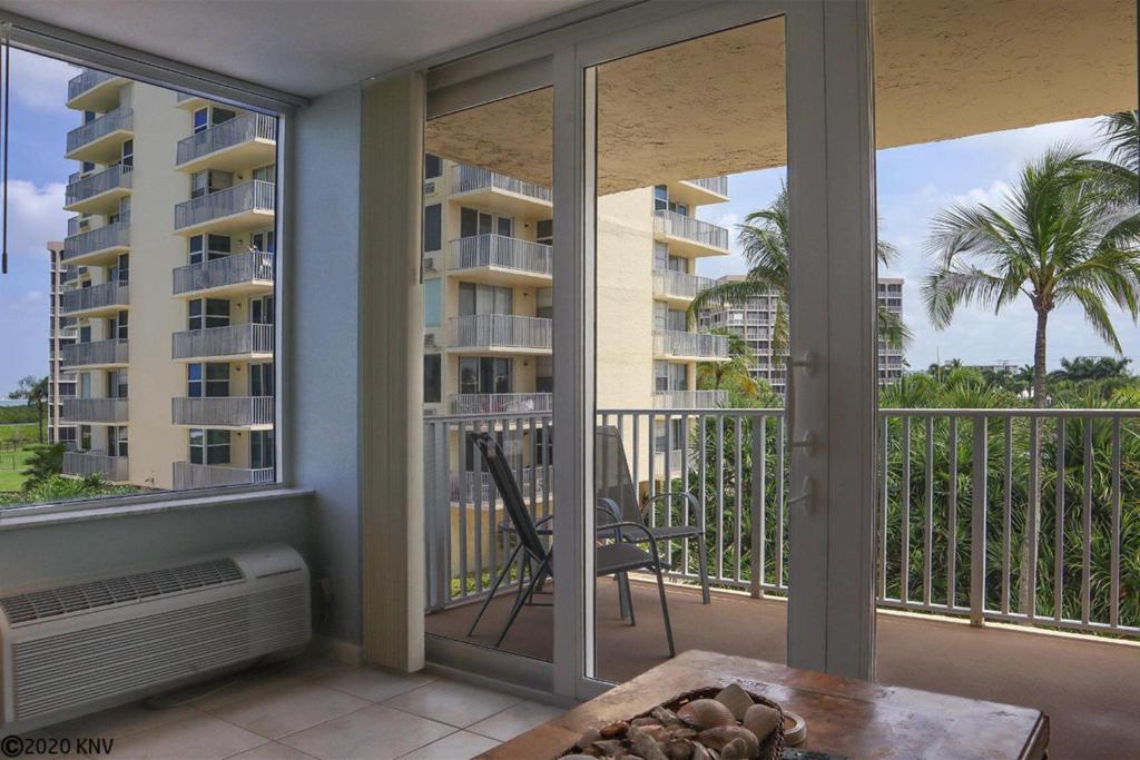 Estero Beach & Tennis 206B by Kathy Nesbit Vacations - image 2