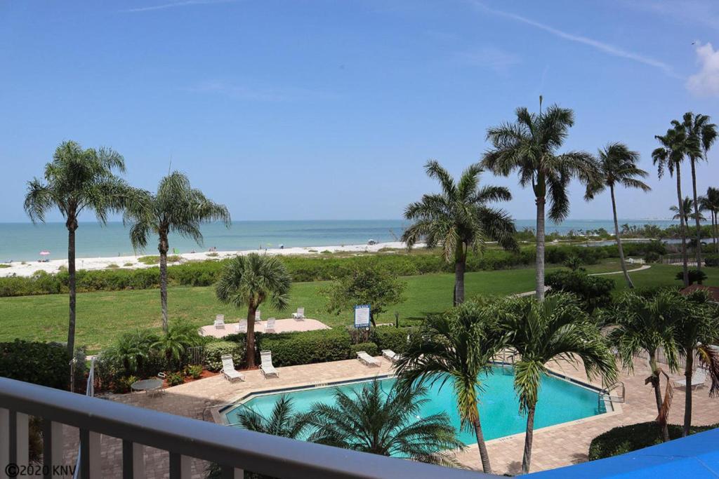 Estero Beach & Tennis 206B by Kathy Nesbit Vacations - image 6